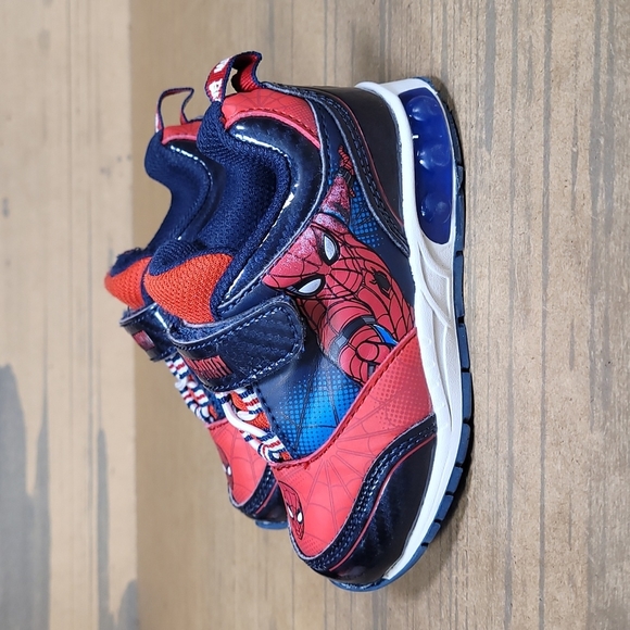 Marvel Spider-Man Light Up Kids Sneakers - Picture 4 of 9